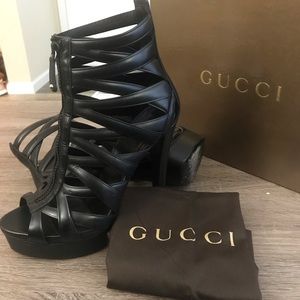 Elegant Gucci zip up straps heels size 39.5